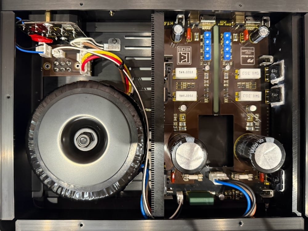 Keces P9 Ultra Low Noise Twin Linear Power Supply - AudioWijzer