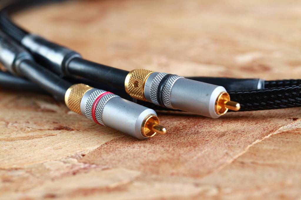 M-Way FiRST ReF RCA interlink - AudioWijzer