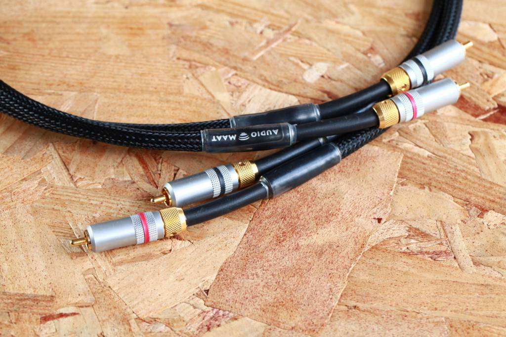 M-Way FiRST ReF RCA interlink - AudioWijzer